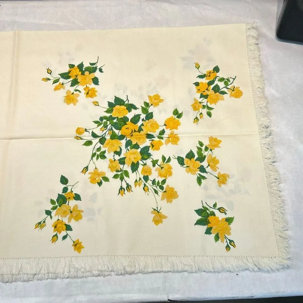 Vtg Tablecloth & Napkin Set Floral Print Yellow Rose Green Leaves Fringe 35